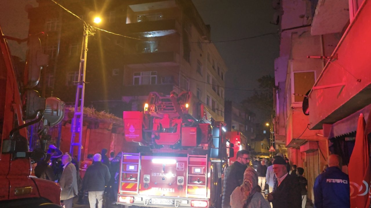 Ataşehir'de bulunan bir dairede yangın çıktı