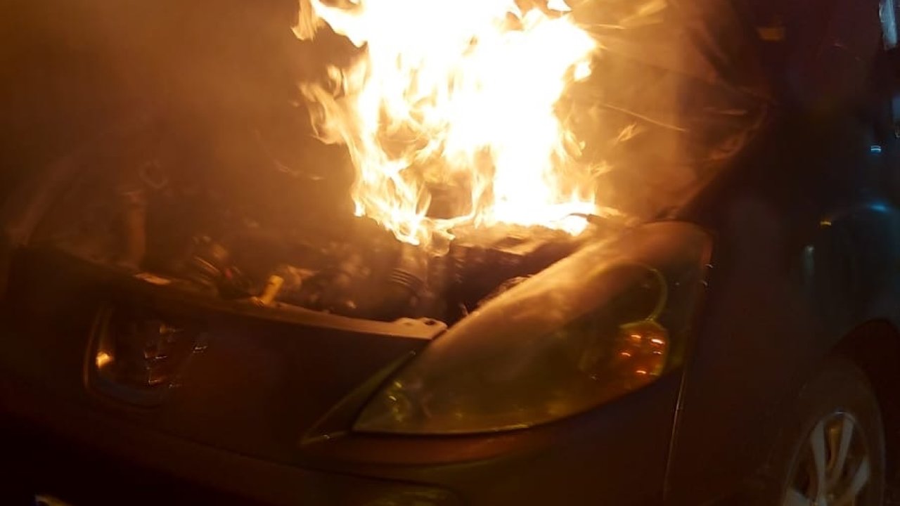 TEM Otoyolu’nda hafif ticari araç alev alev yandı!
