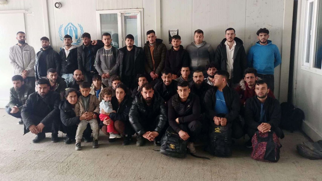 Yunanistan'a kaçmaya çalışan 37 kaçak göçmen yakalandı