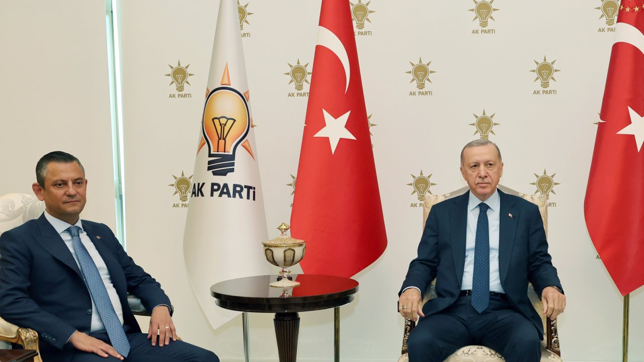 Özel’den Manisa mesir macunu, Erdoğan’dan Rize çayı…