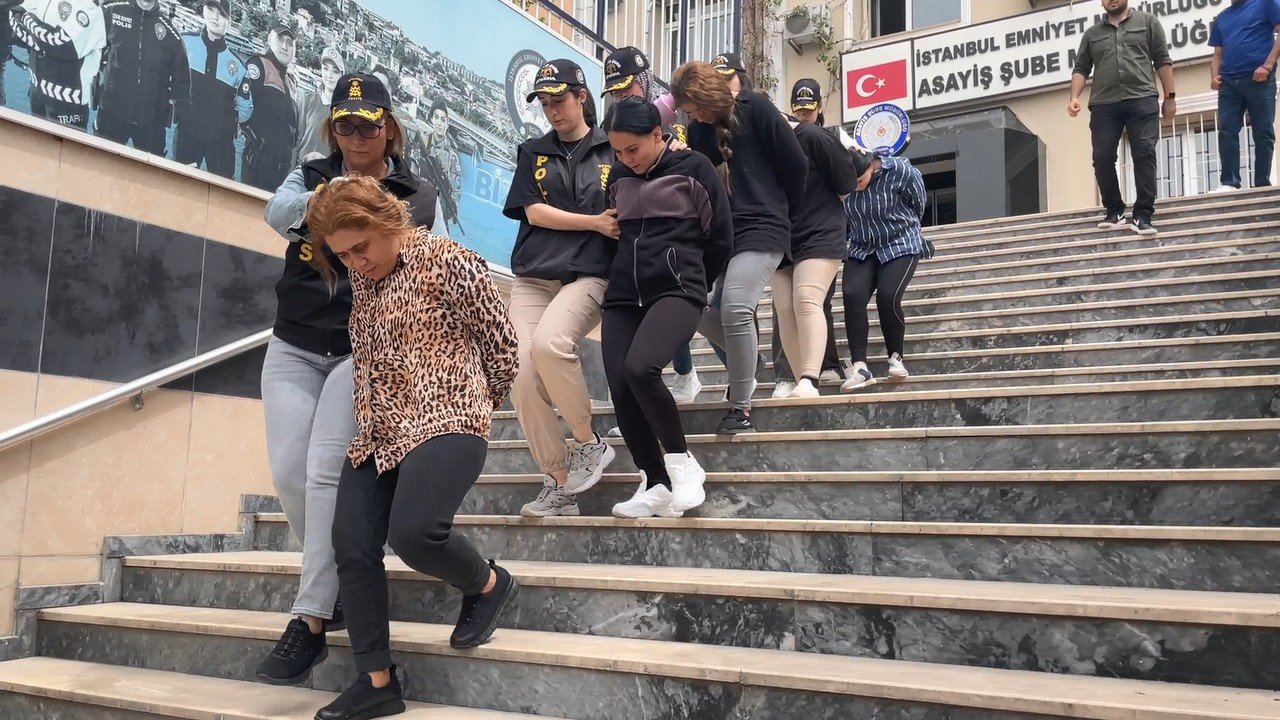İstanbul'da evlere girerek hırsızlık yapan 5 şüpheliye suçüstü