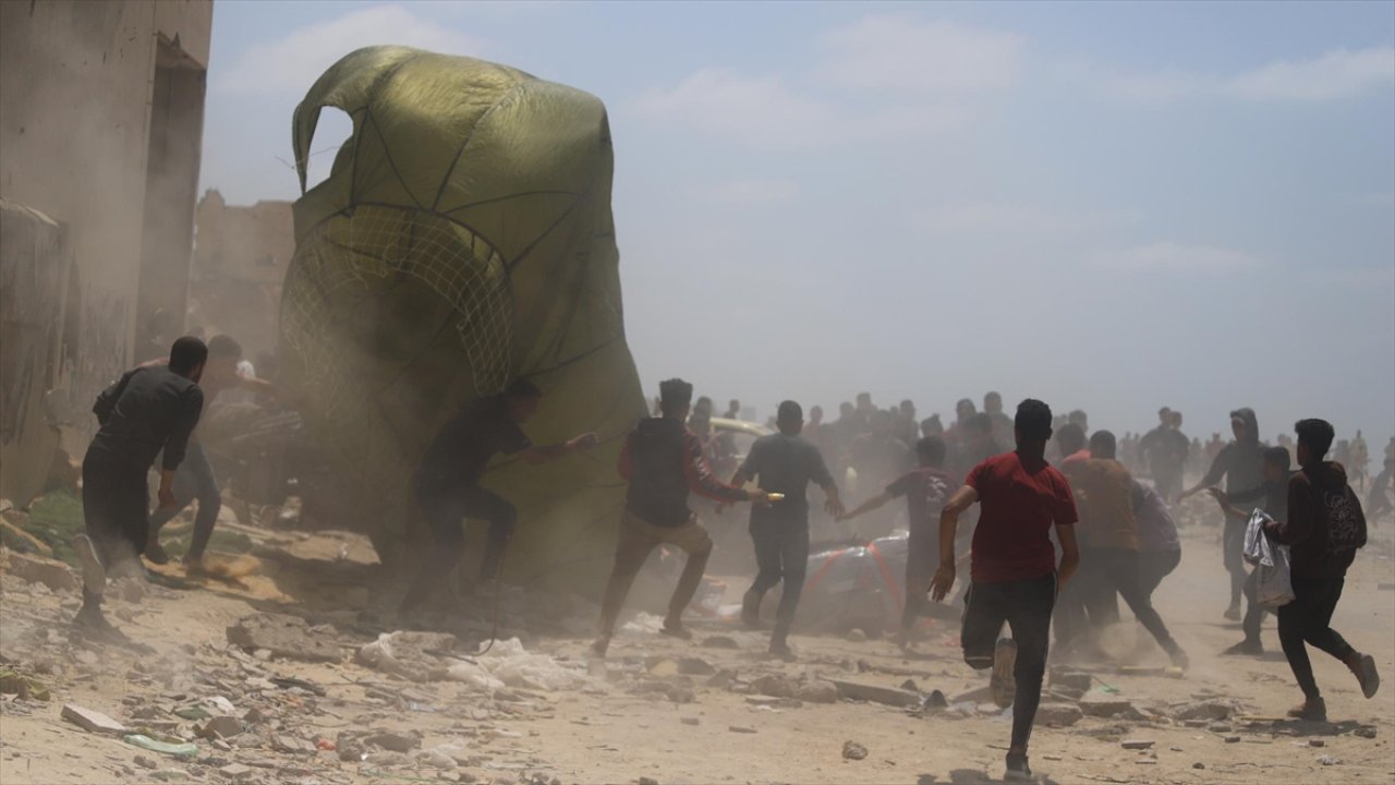 Yardım taşıyan paraşütler Filistinliler'in üzerine düştü: Çok sayıda ölü ve yaralı var