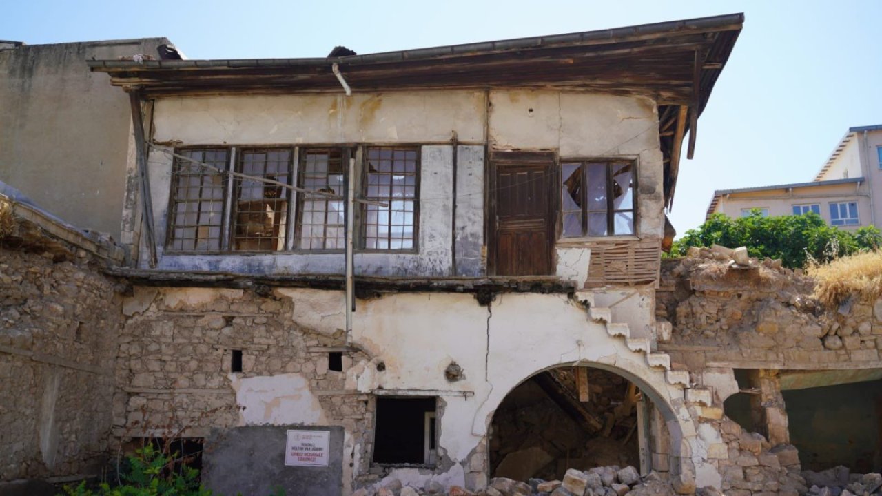 Adıyaman'da 6 Şubat depremlerinde hasar alan tarihi yapılara 25 milyon Lira destek