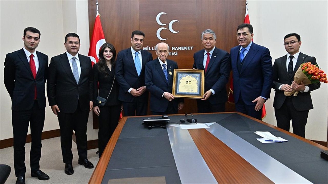MHP lideri Bahçeli'ye 'Ahmed Cevad Onur Madalyası' verildi