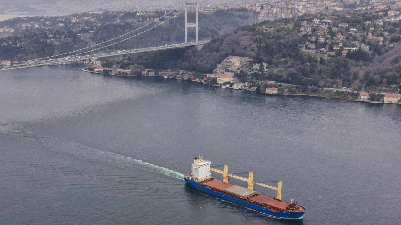 Boğaz'da gemi trafiği askıya alındı!