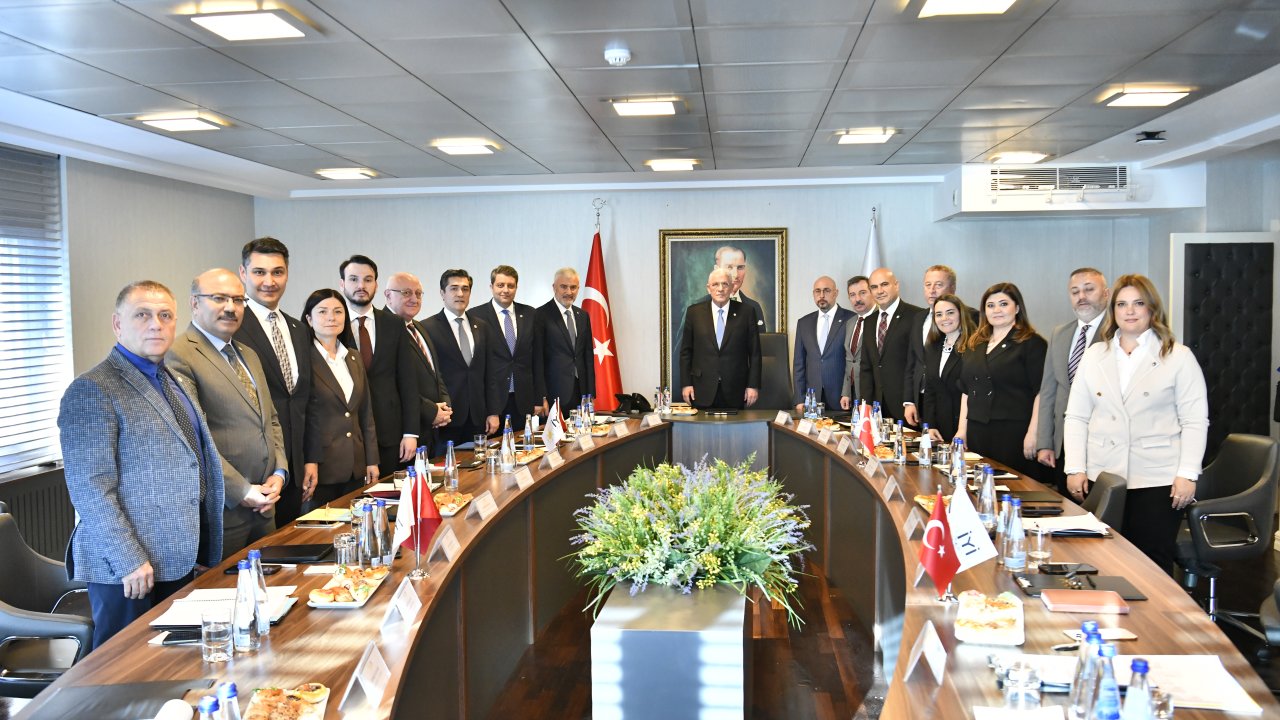 İYİ Parti lideri Müsavat Dervişoğlu, yeni Başkanlık Divanı üyeleriyle ilk toplantısını yaptı