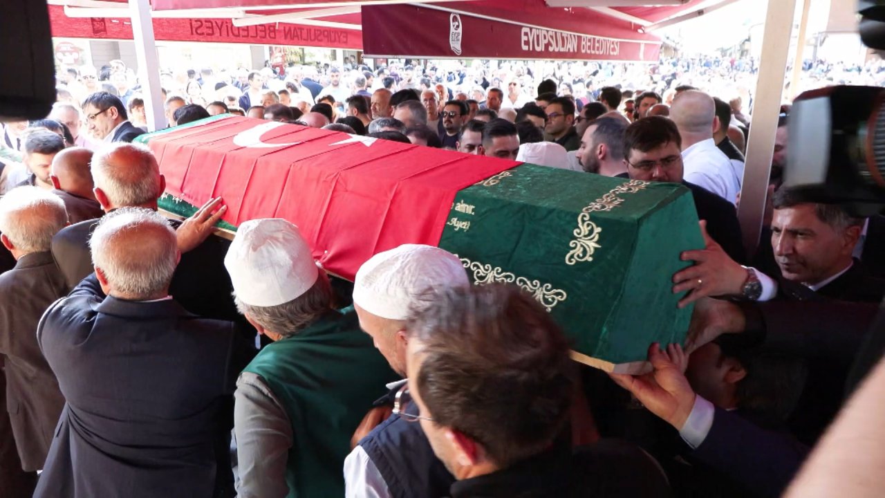 Eyüpsultan'da öldürülen okul müdürü son yolculuğuna uğurlandı