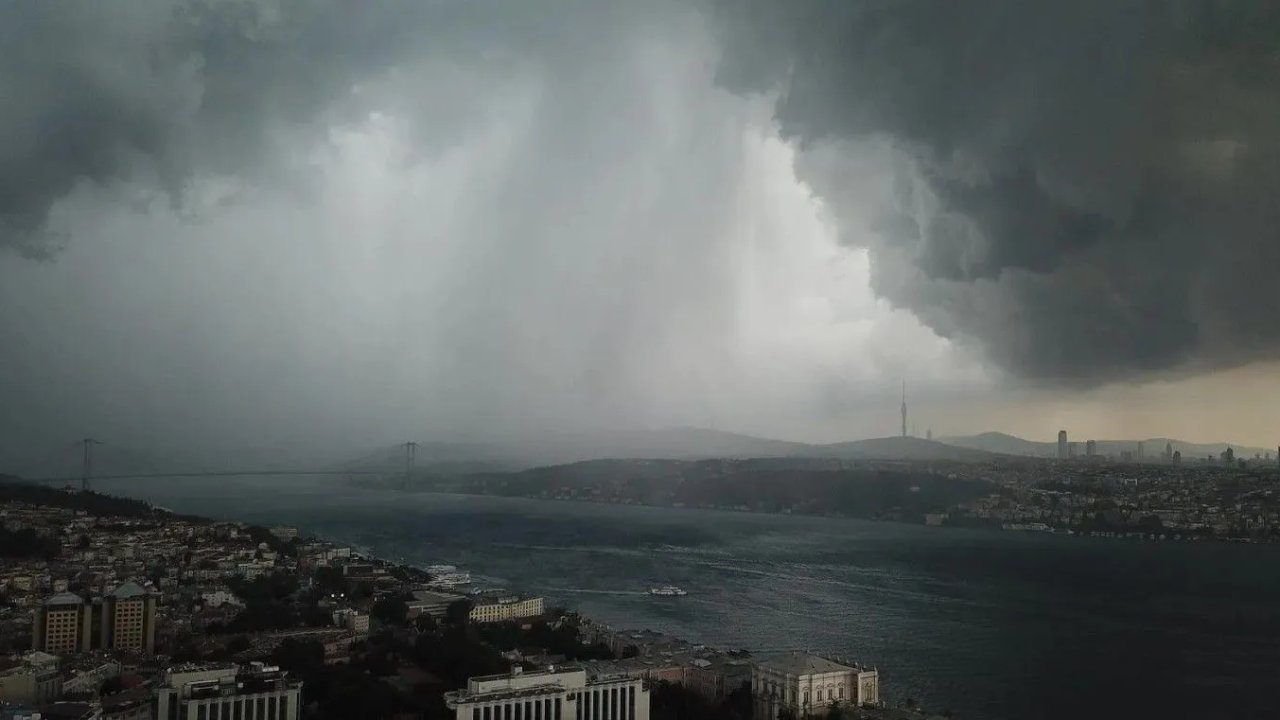 İstanbul griye büründü! Soğuk ve şiddetli rüzgar geliyor…