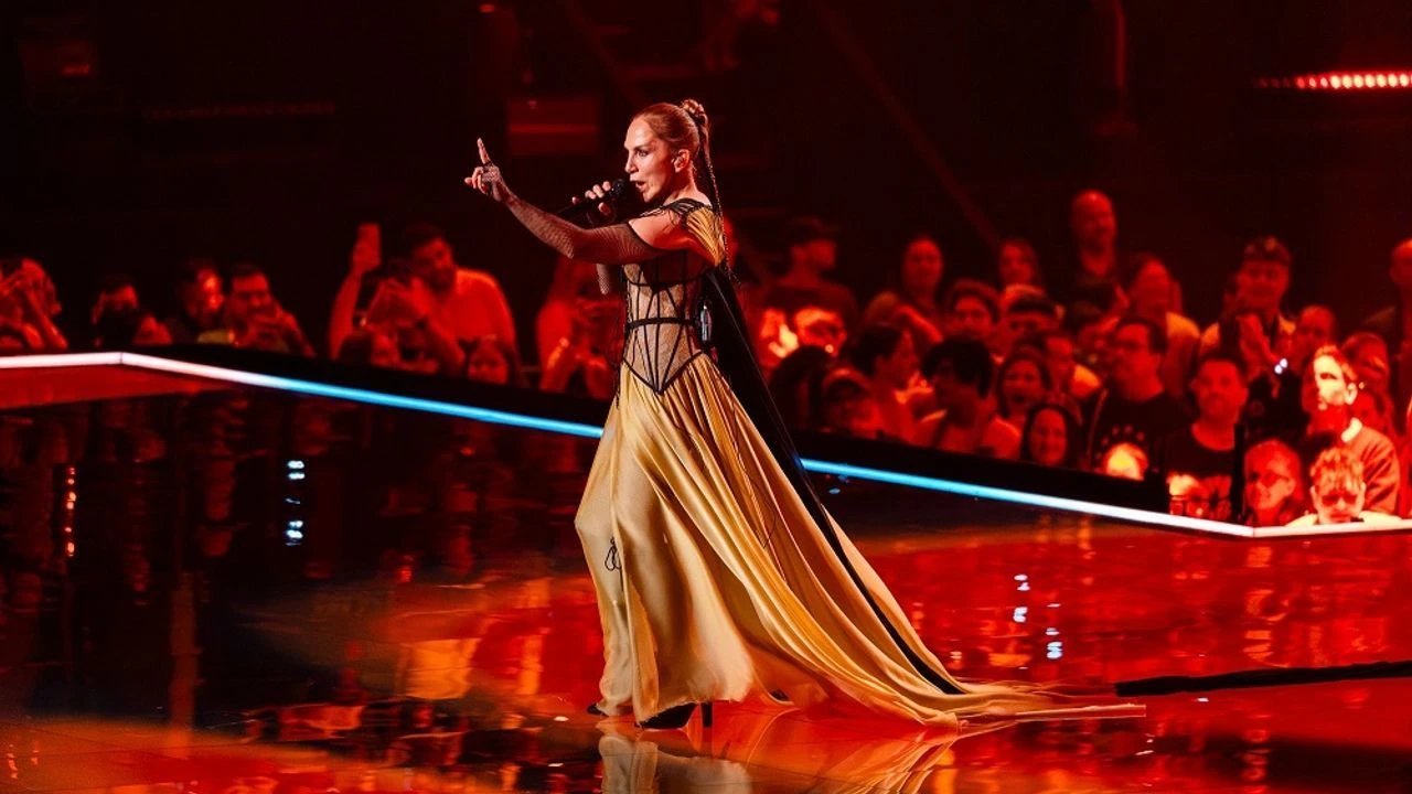 Sertab Erener 21 yıl sonra yeniden Eurovision sahnesinde Everyway That I Can ile sahne aldı!