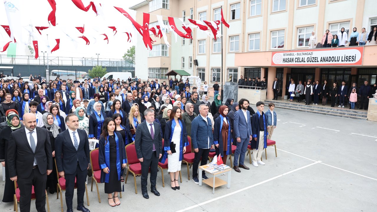 Sultangazi Belediyesi'nden ilçedeki tüm liselerde mezuniyet töreni
