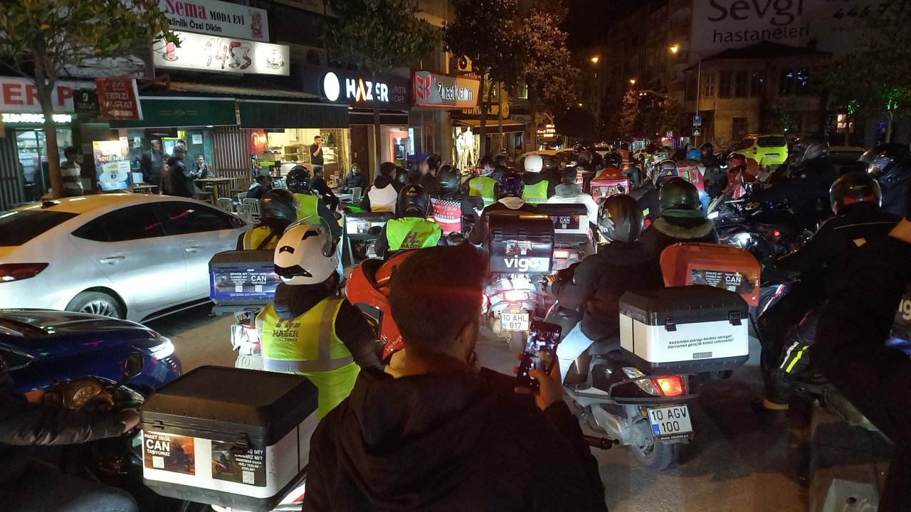 Motosikletli kuryeler, meslektaşlarına yapılan saldırısının ardından eylem düzenledi!