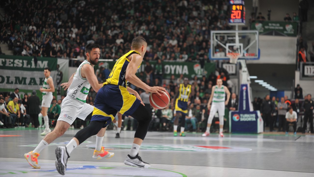Fenerbahçe Beko rakibi Bursaspor İnfo Yatırım'ı 116-112 yendi
