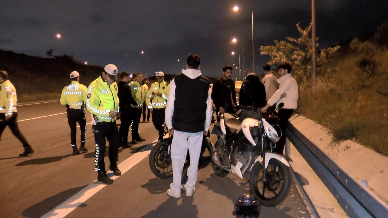 İstanbul'da akrobatik hareketler yapan motosikletlilere baskın!
