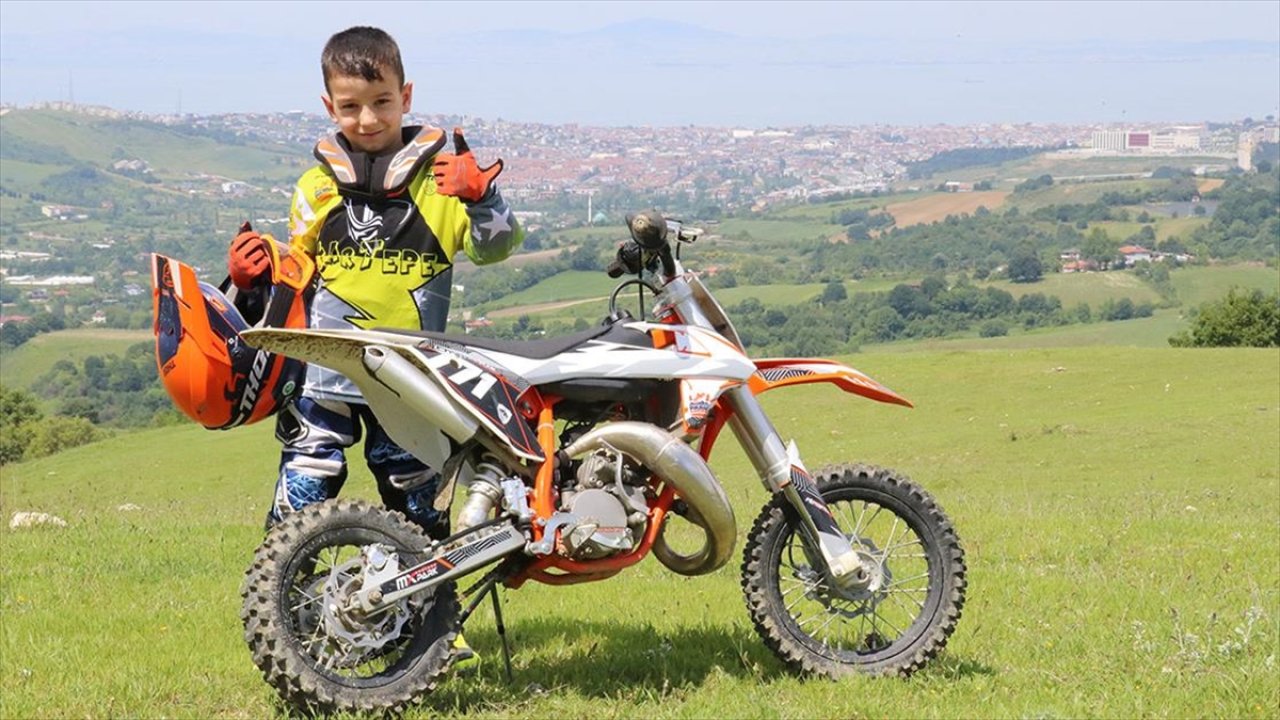6 yaşındaki motokrosçu Uras Alp'in hayali şampiyonluk