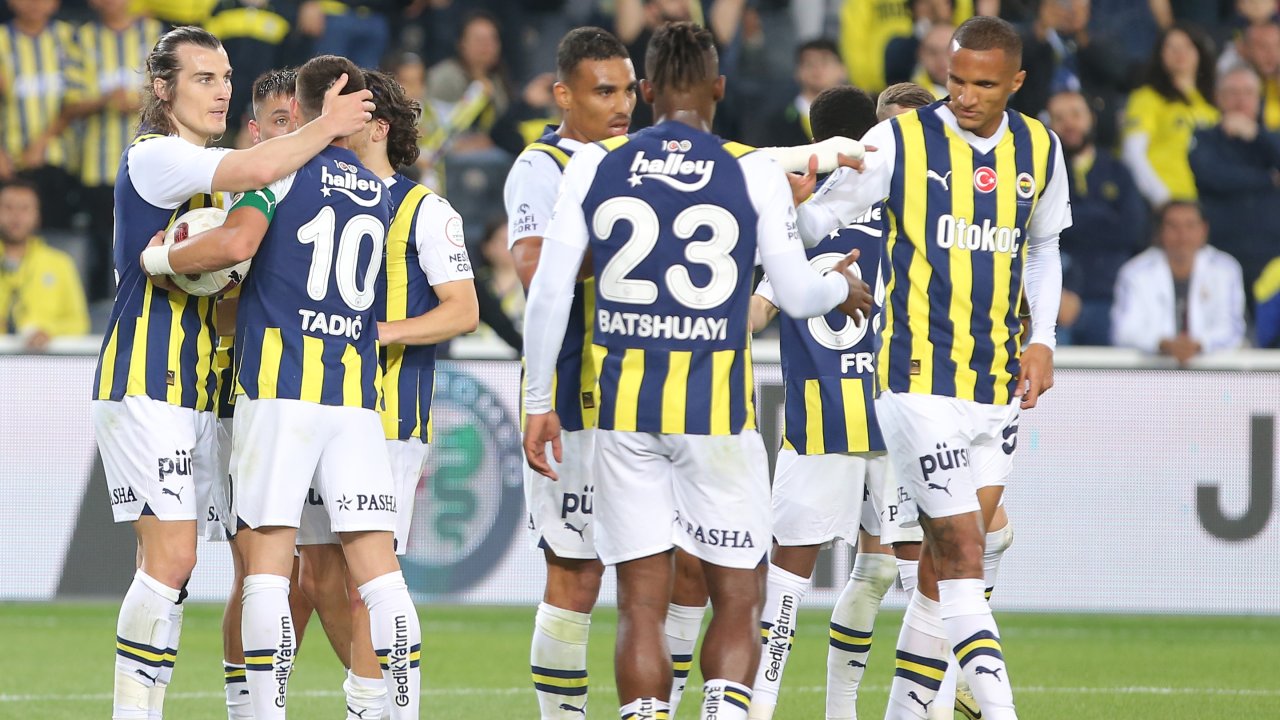 Fenerbahçe rahat kazandı, gözünü derbiye dikti!