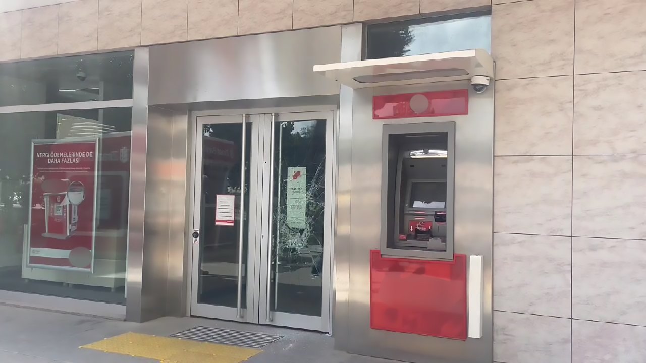 Banka şubesinin camını kaldırım taşıyla kırmışlardı, ifadeleri şaşırttı: 'Sigara alacak paramız kalmadı'