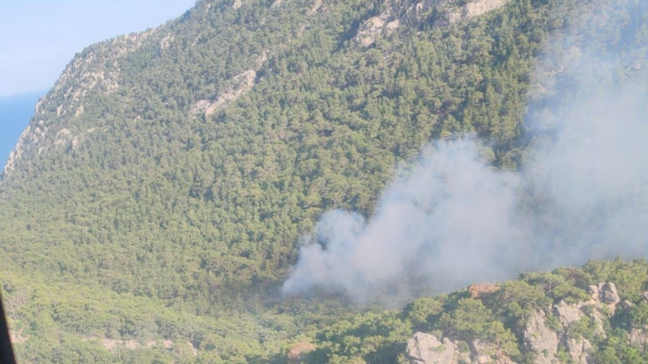 Antalya'da korkutan orman yangını! Çok sayıda ekip sevk edildi