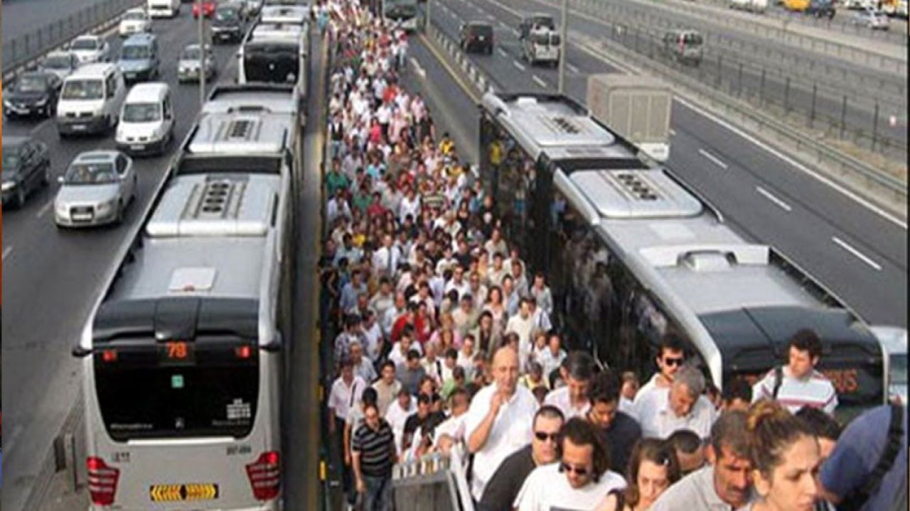 İstanbul'da artan toplu taşıma arızaları vatandaşları çileden çıkartıyor!