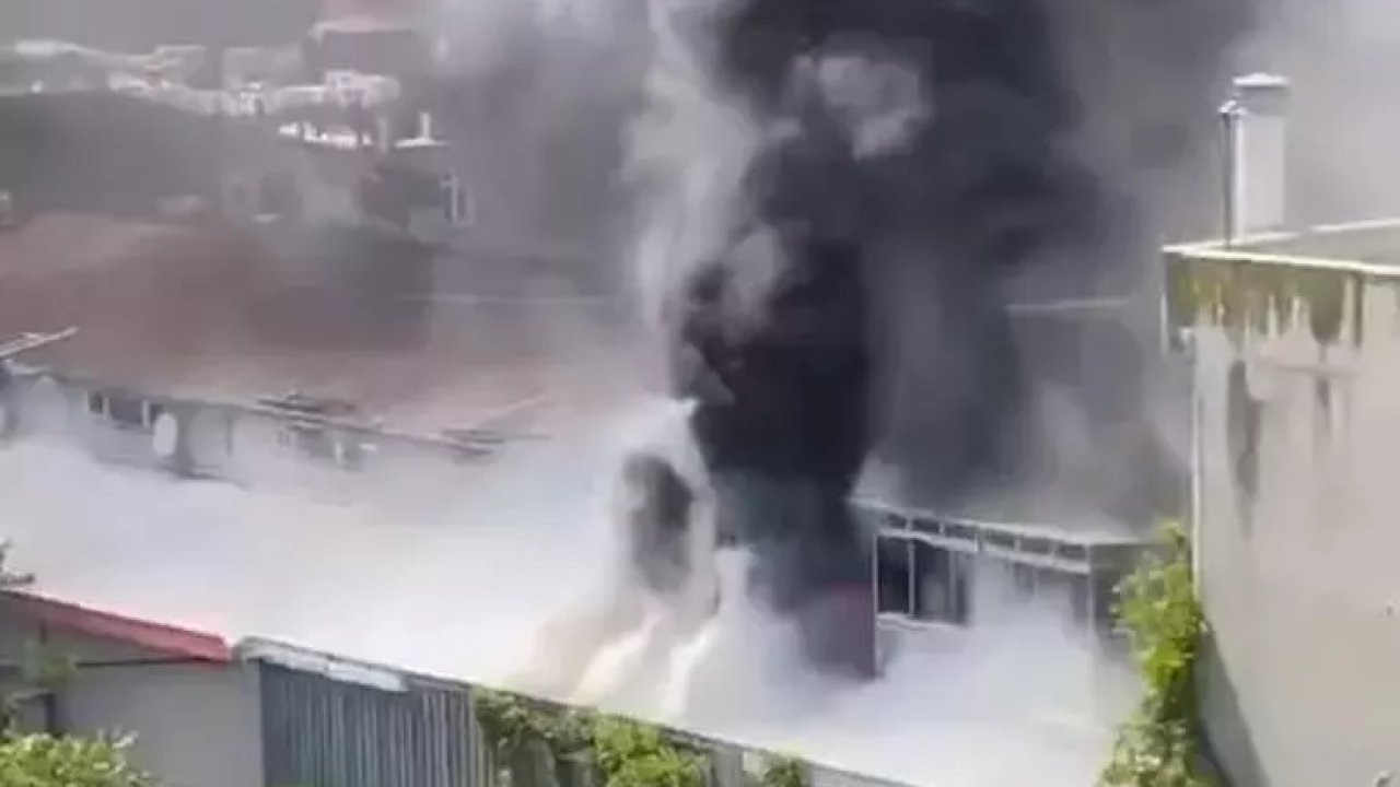 Sultangazi'deki tekstil atölyesinde yangın çıktı