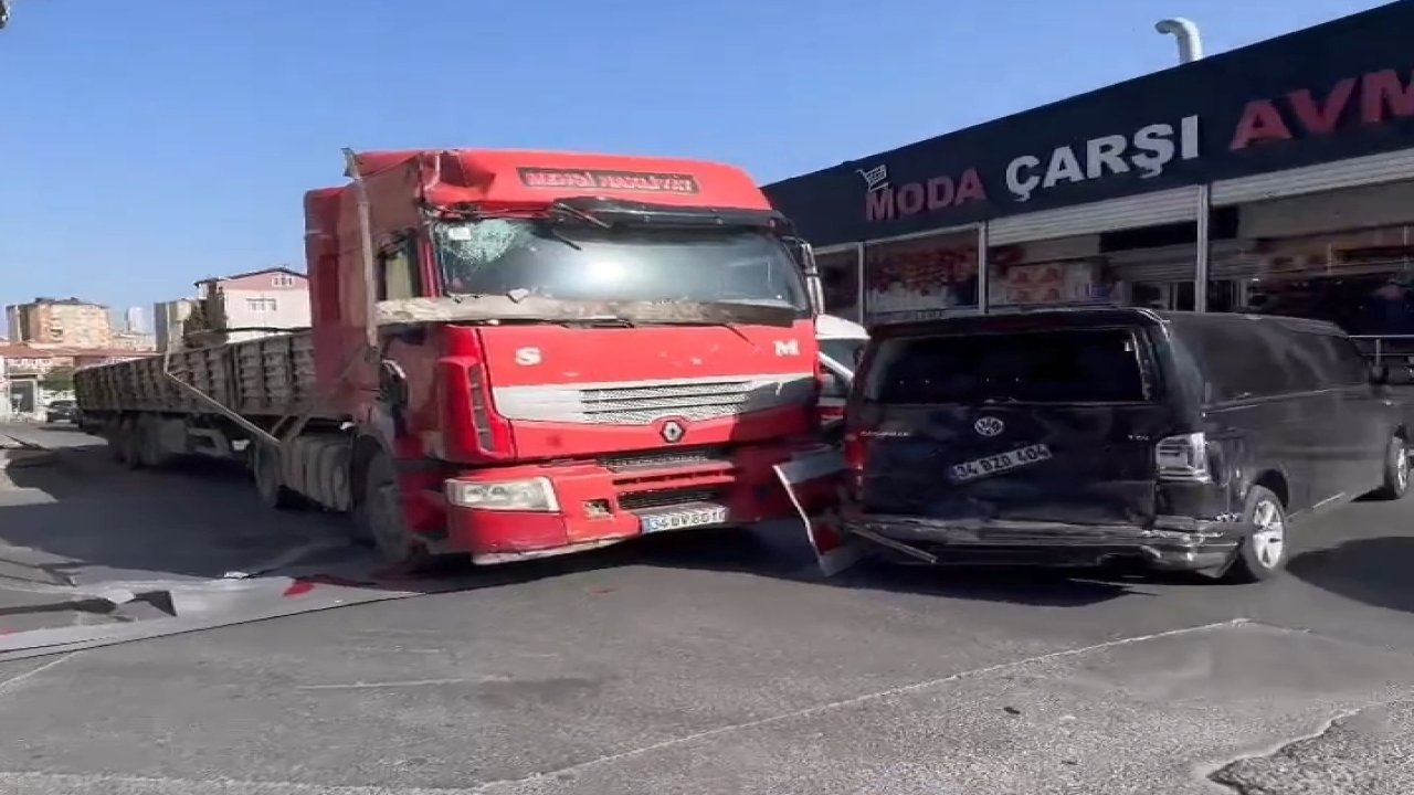 İstanbul- Ataşehir'de rahatsızlanan tır şoförü önce lokantaya sonra minibüse çarptı