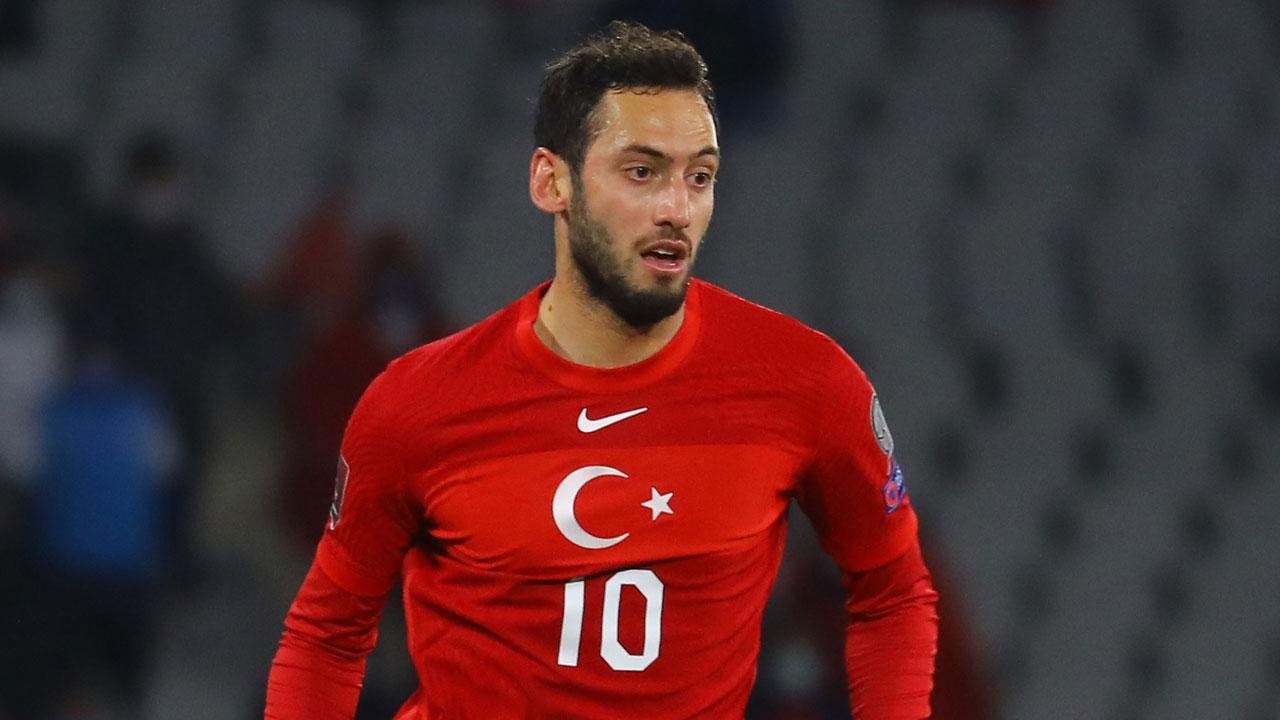 Milli futbolcu Hakan Çalhanoğlu: Ülkemde kendimi dışlanmış hissediyorum