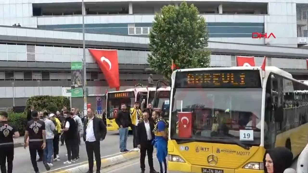 Ülker Stadyumu'nda toplanan Fenerbahçe taraftarları derbi için yola çıktı