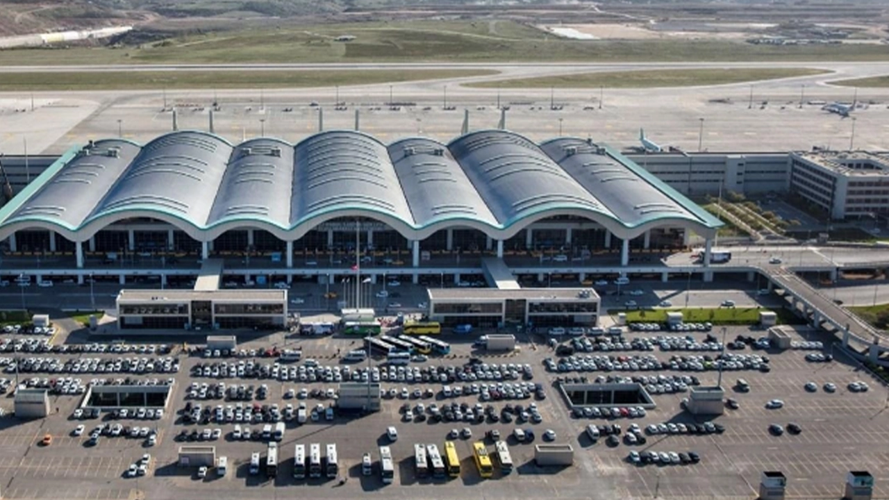 Sabiha Gökçen Havalimanı'na üç uçak iniş yapamadı, İstanbul Havalimanı'na yönlendirildi