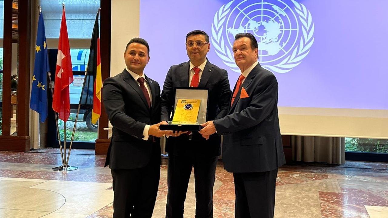 BM’den AK Partili vekil Bayram’a “Barış Elçisi” ödülü