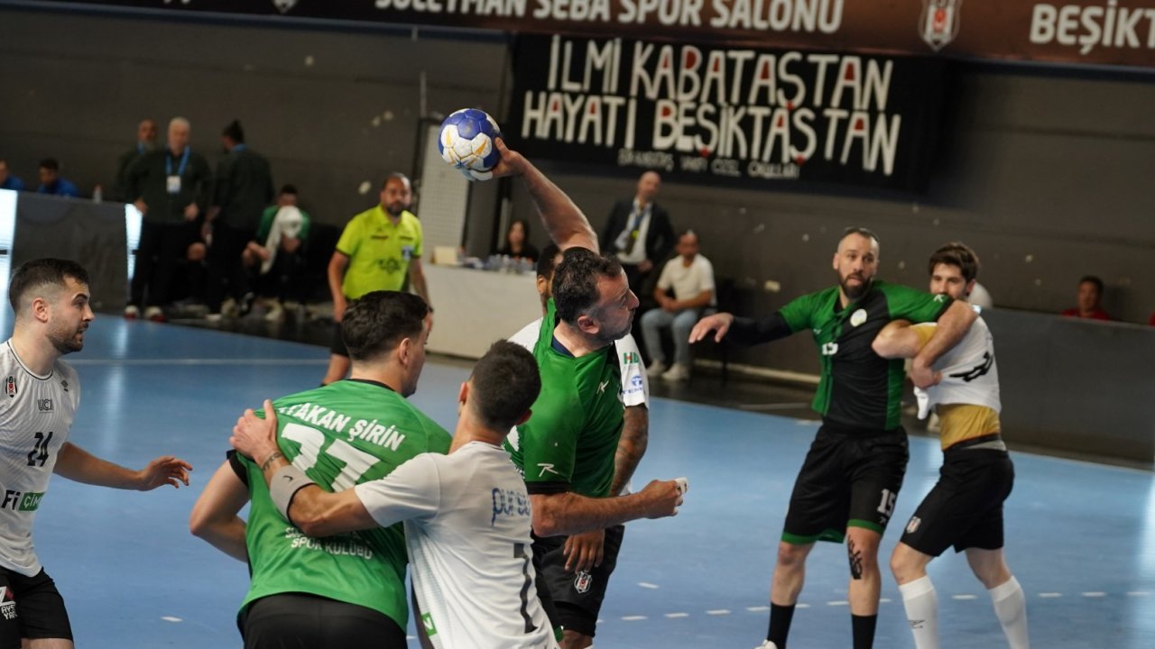 Hentbol Süper Ligi'nin final serisinde Beşiktaş Safi Çimento 2-0 öne geçti