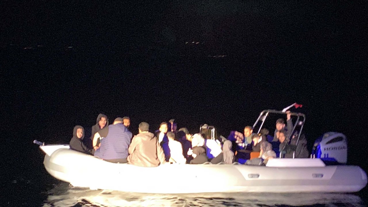 Sahil Güvenlik harekete geçti: 27 kaçak göçmen kurtarıldı, 8 kaçak göçmen yakalandı