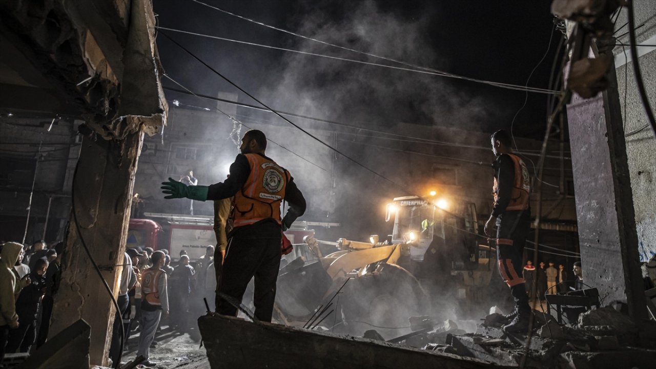 İsrail ordusu Refah'ı bombaladı: 6 kişi hayatını kaybetti