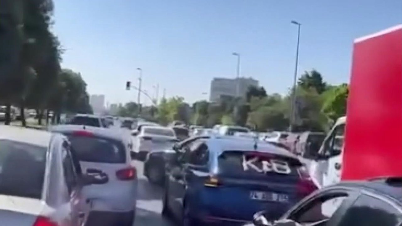 İstanbul'un 2 ilçesindeki düğün konvoyunda araçlar yolu kapattı