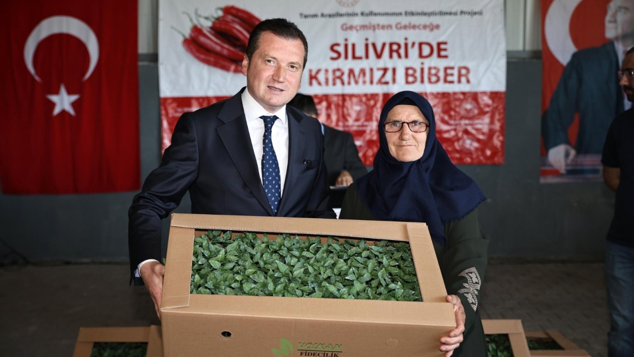 Silivri Belediye Başkanı Balcıoğlu kadın çiftçilere kırmızı biber fidesi desteğinde bulundu