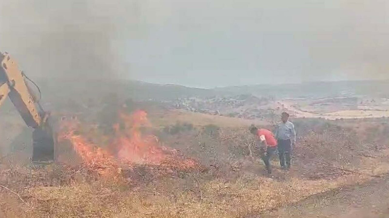 Ot yangını ormana sıçradı: Havadan ve karadan müdahale edildi