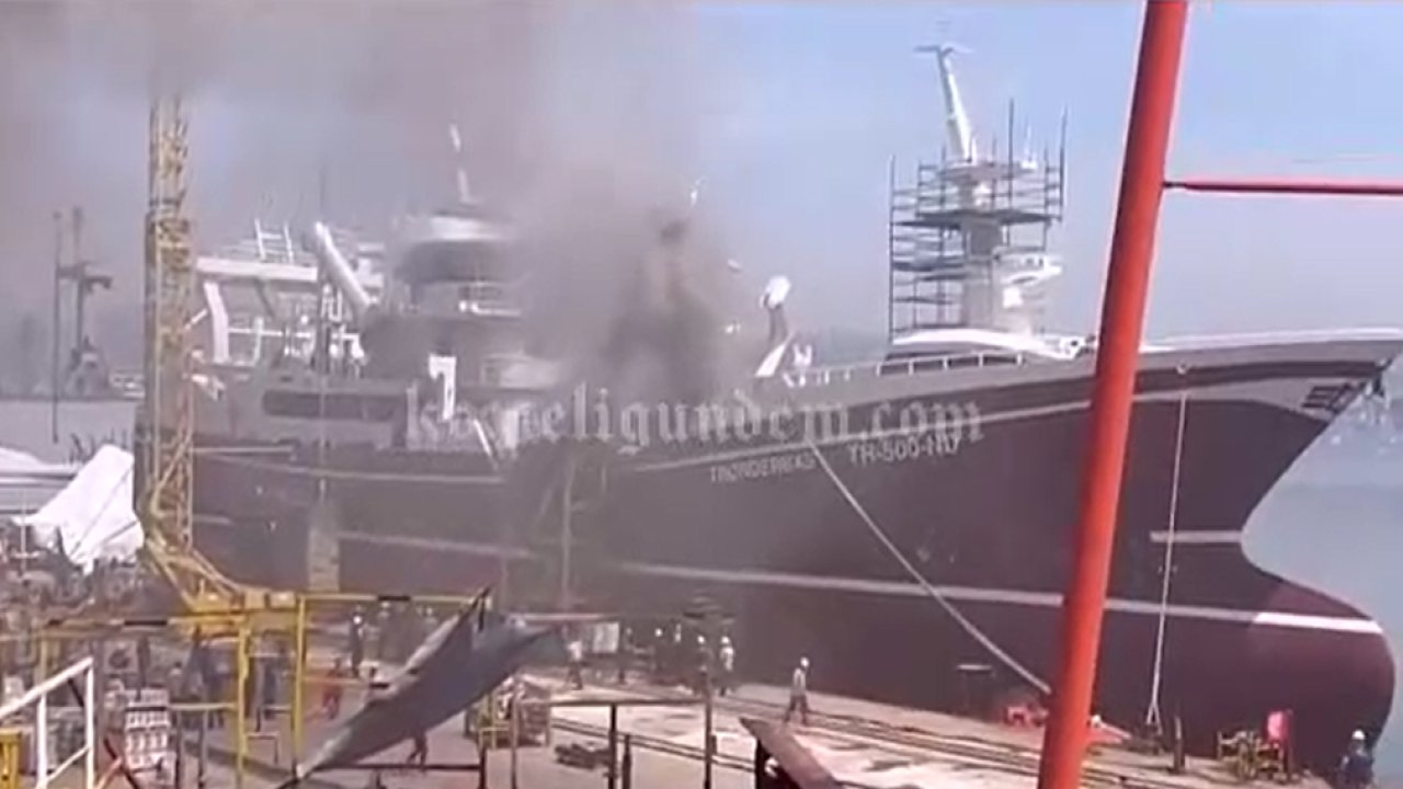 Tersanede gemi yangını: 4 işçi hastaneye kaldırıldı!
