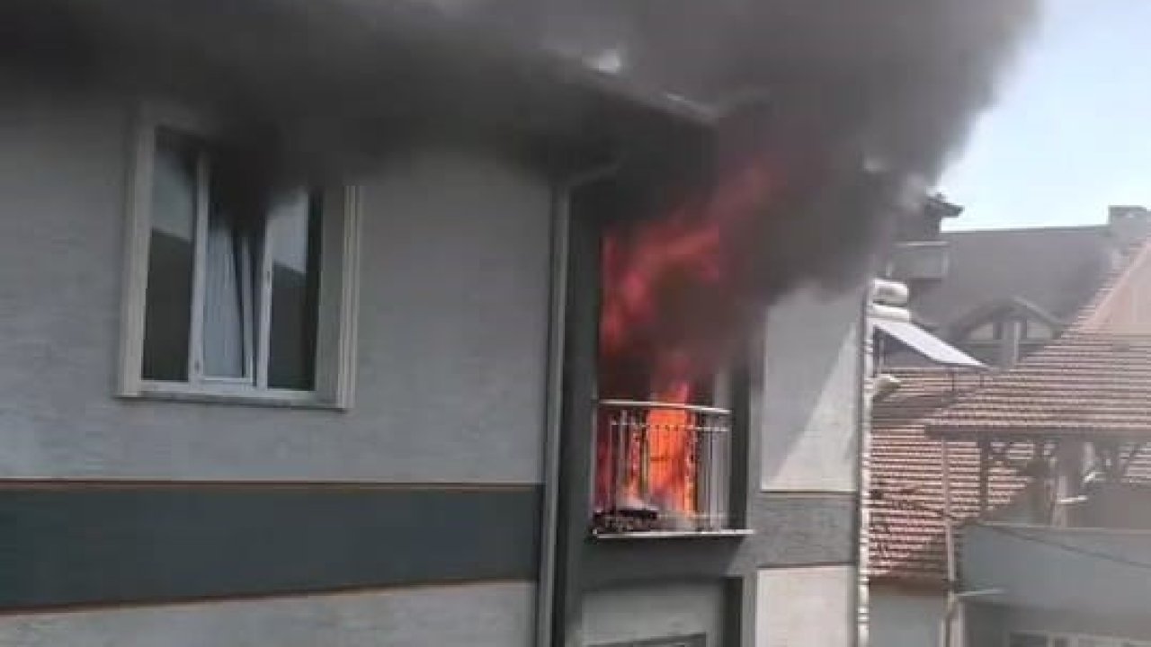 3 katlı evde yangın: 1’i çocuk, 3 kişi mahsur kaldı!