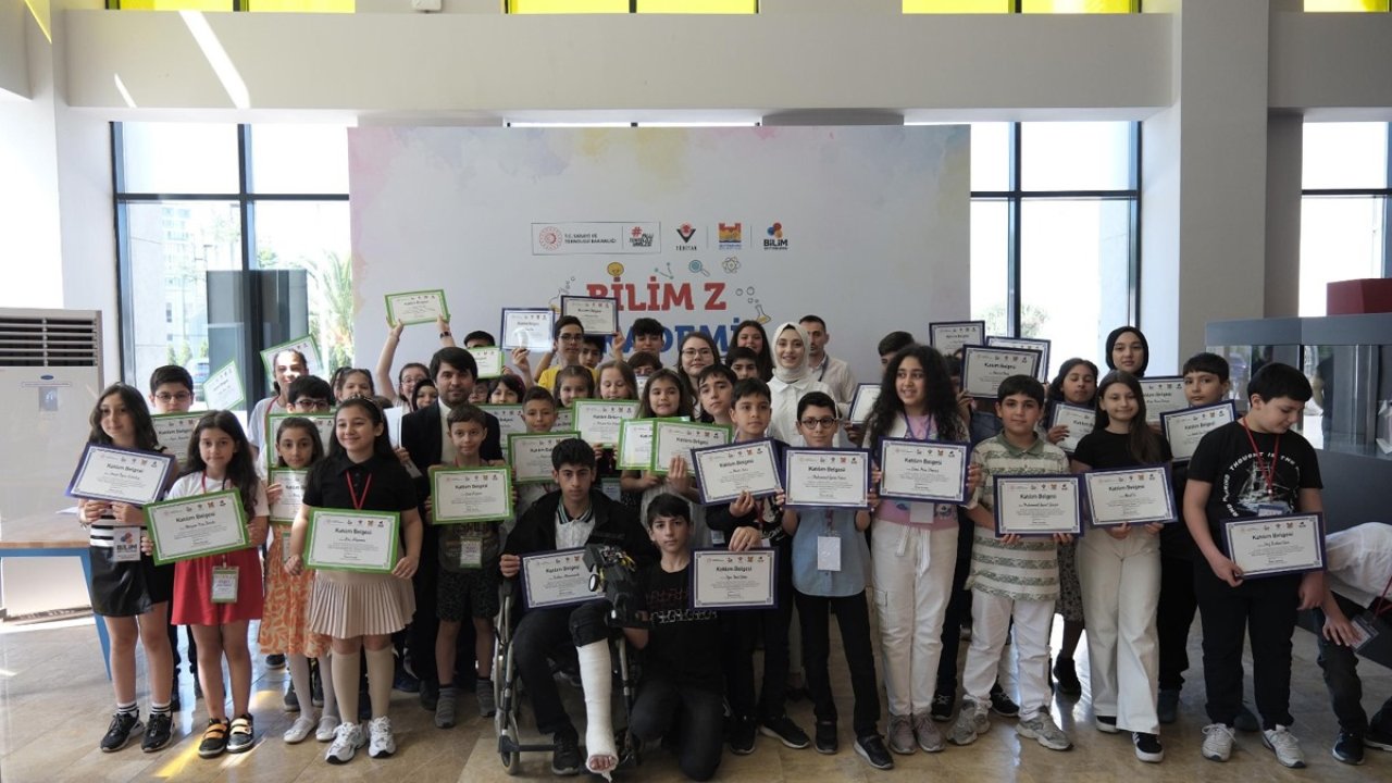 Zeytinburnu Bilim Merkezi öğrencileri sertifikalarına kavuştu!