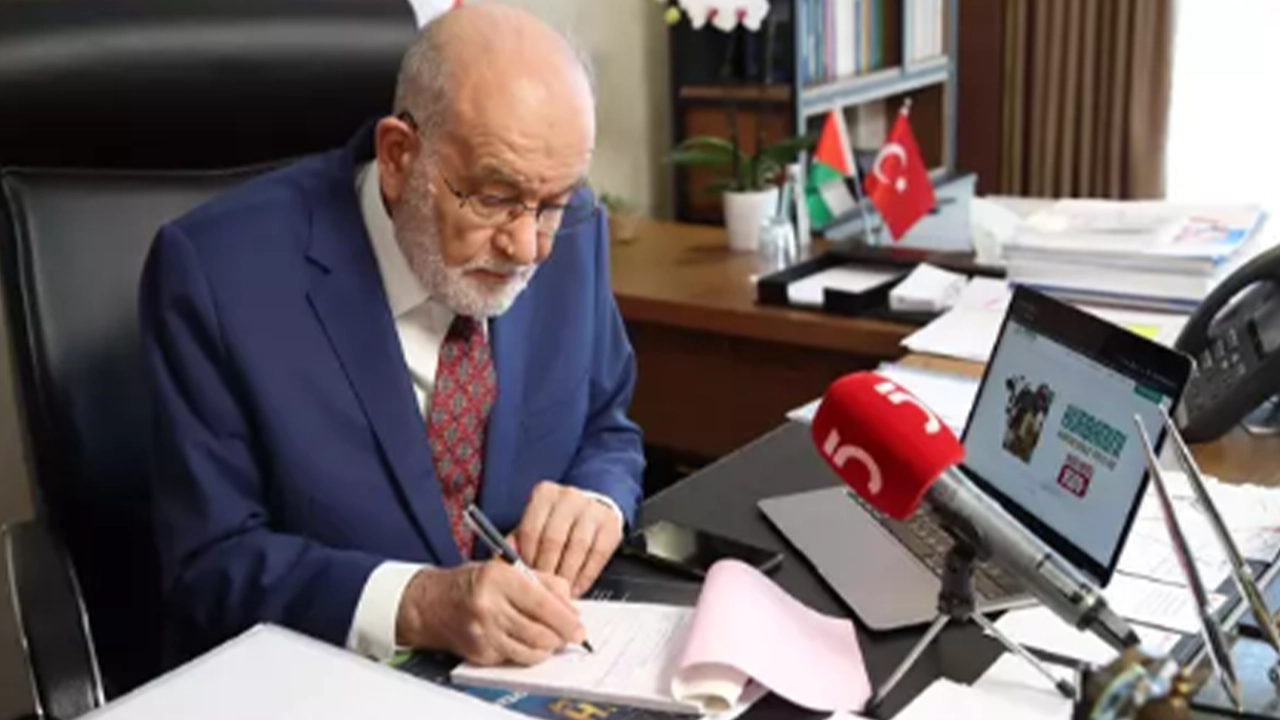 Saadet Partisi lideri Temel Karamollaoğlu, kurban bağışını İMG'ye yaptı