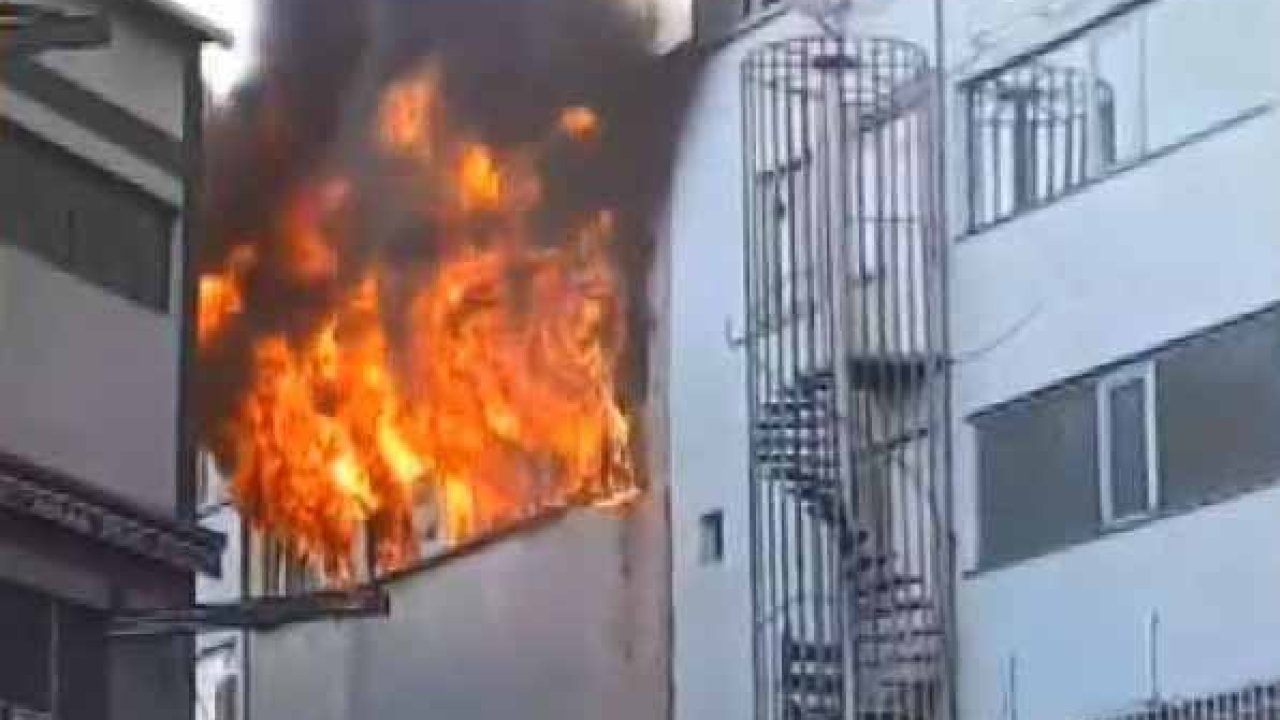 Bayrampaşa'da sabah saatlerinde korkutan fabrika yangını!