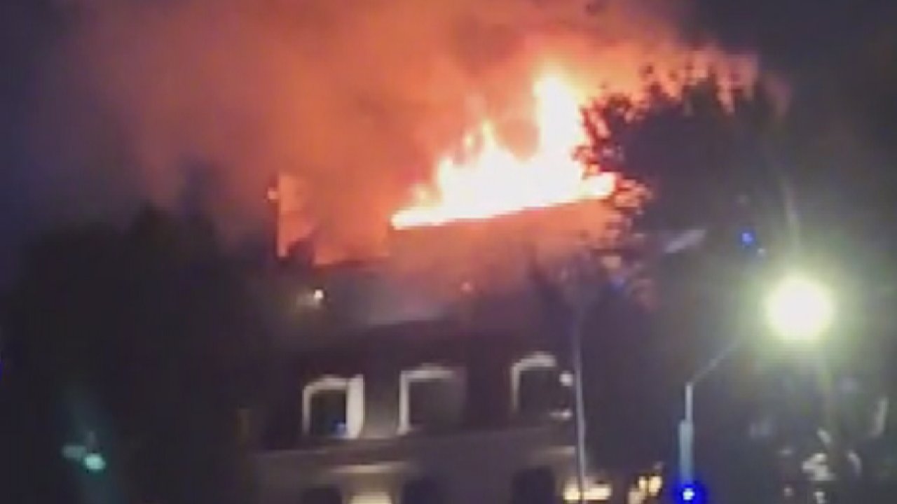 Kadıköy'de otel yangını!