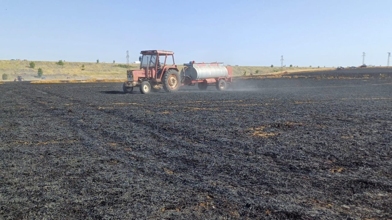 Aynı köyde çıkan iki farklı yangında 110 dönümlük buğday tarlası zarar gördü