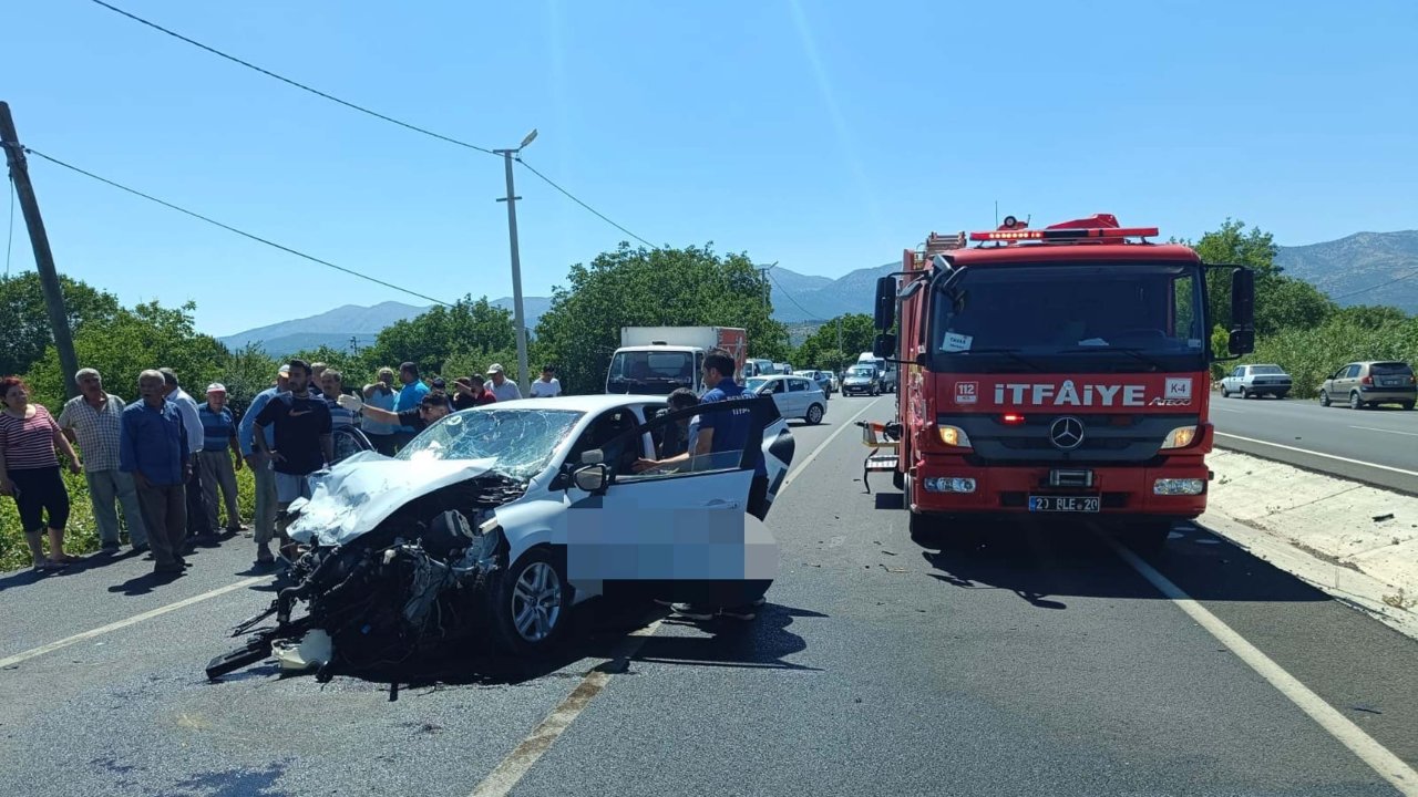 Denizli'de feci kaza! 2 otomobil çarpıştı: Sürücü kursu eğitmeni öldü, 5 yaralı