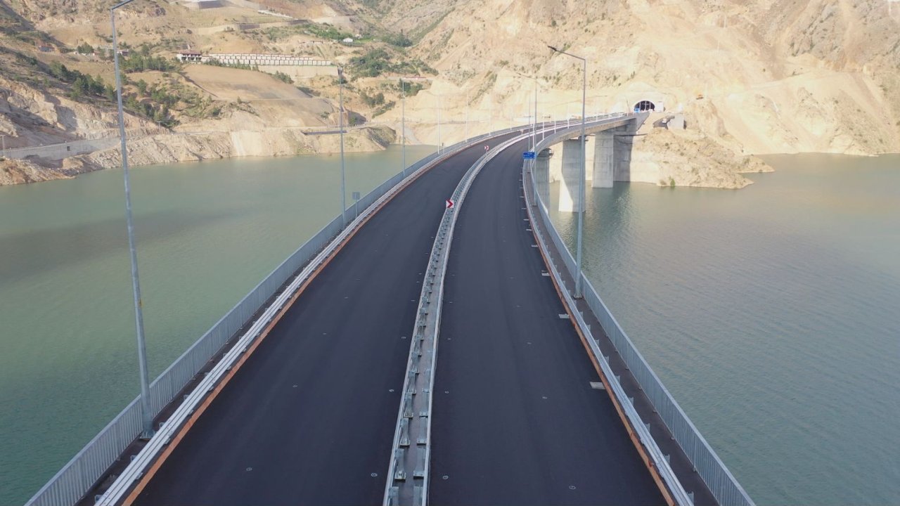 Yusufeli Merkez Viyadüğü trafiğe açıldı: 43 milyon tasarruf sağlanacak