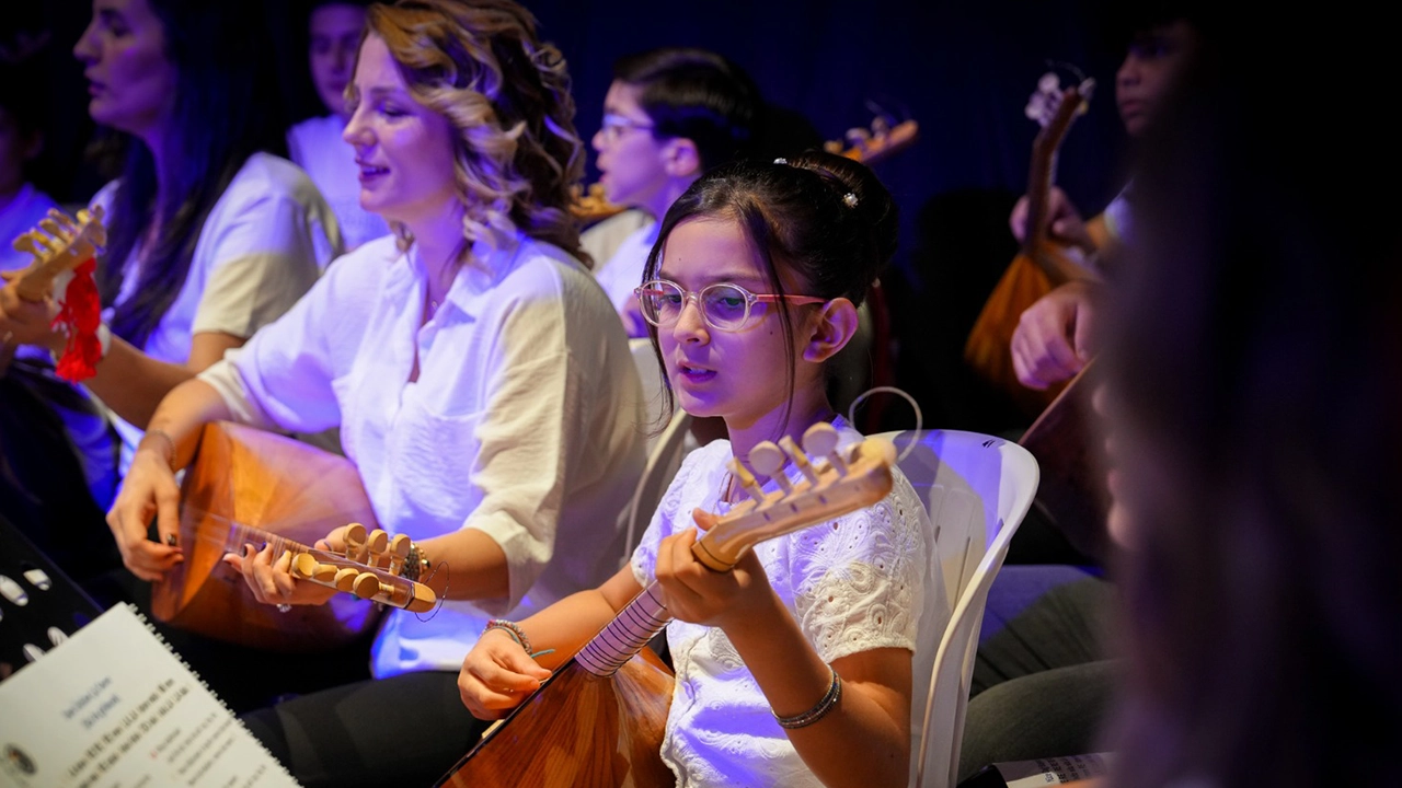 Kartal Belediyesi bağlama kursu öğrencilerinden eşsiz konser