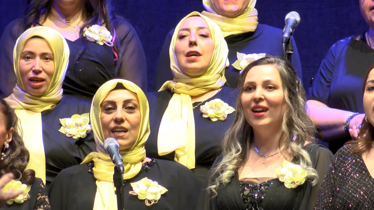Otizm Anneler Korosu'ndan 'hüzünsüz şarkı' konseri