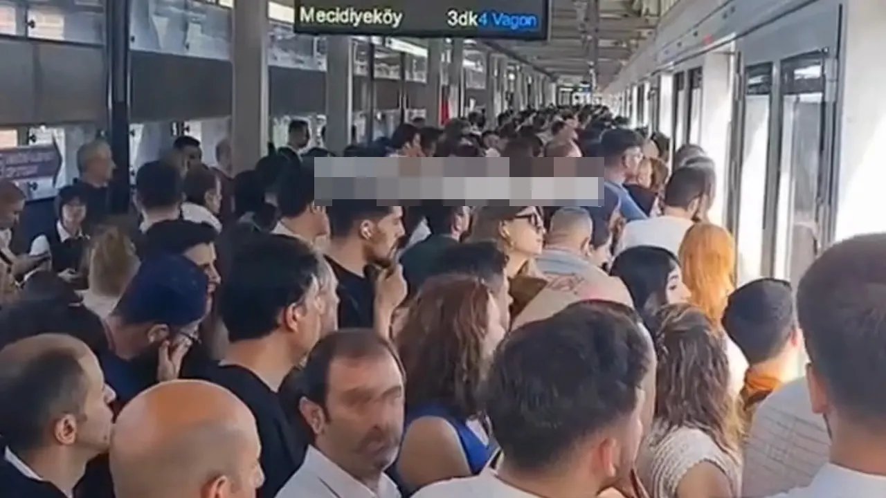Sabah saatlerinde metro arızası vatandaşlara zor anlar yaşattı