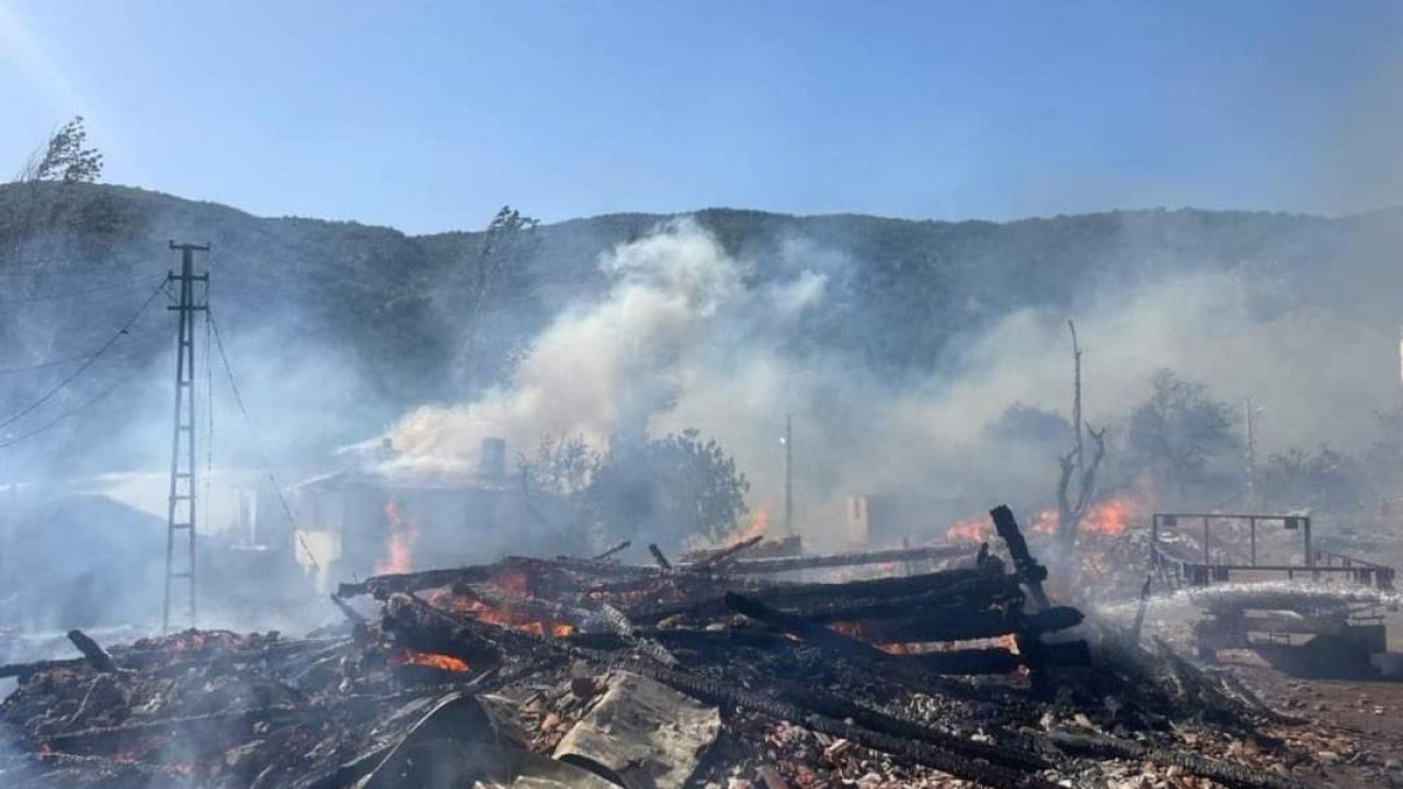 Kastamonu'da köyde yangın: Alevler çok sayıda eve sıçradı