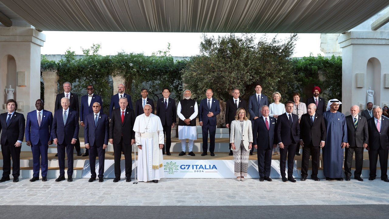 Cumhurbaşkanı Erdoğan, G7 Zirvesi aile fotoğrafında