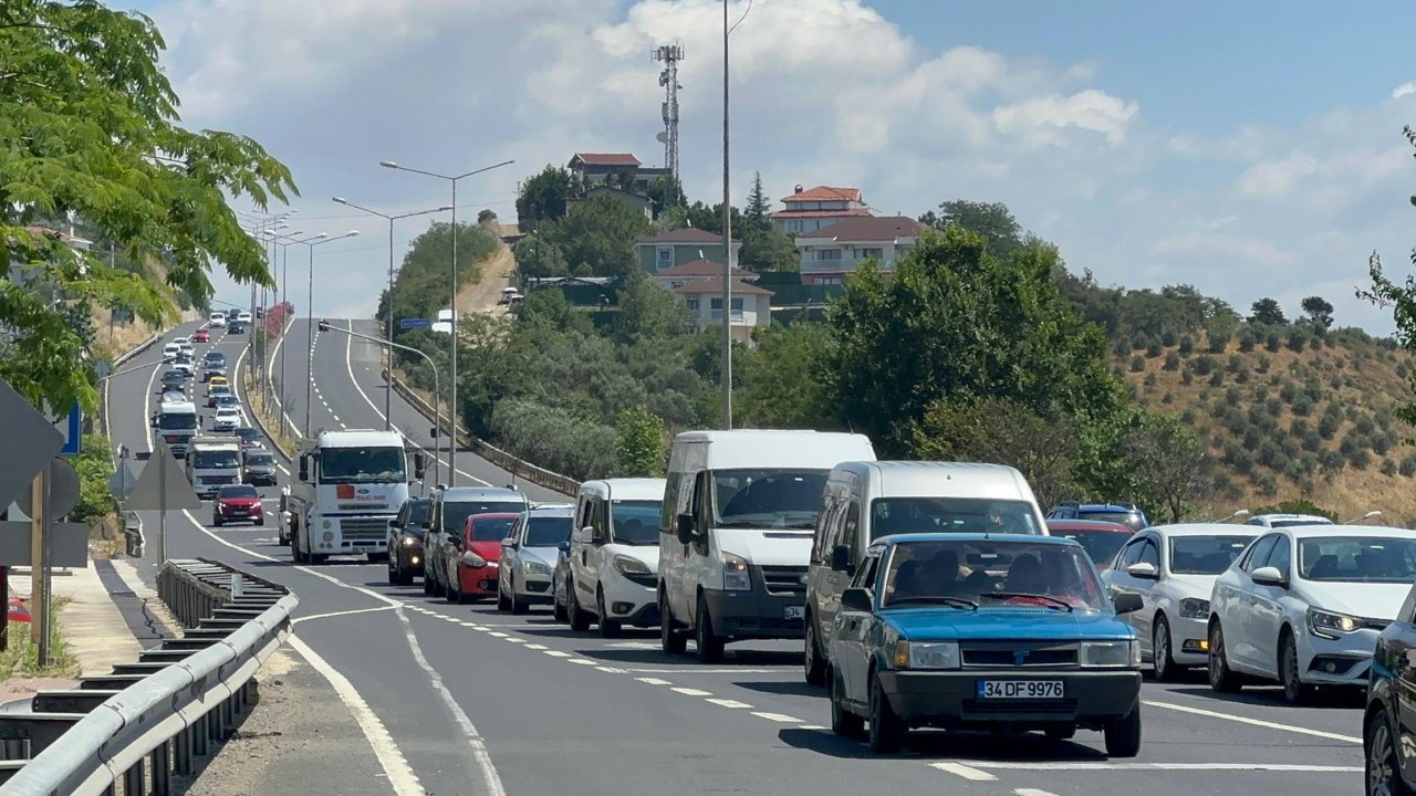 İstanbul-Tekirdağ yolunda trafik yoğunluğu: Araç kuyruğu oluştu
