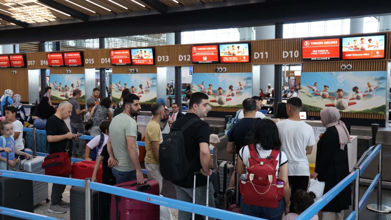 İstanbul Havalimanı'nda bayram yoğunluğu sürüyor